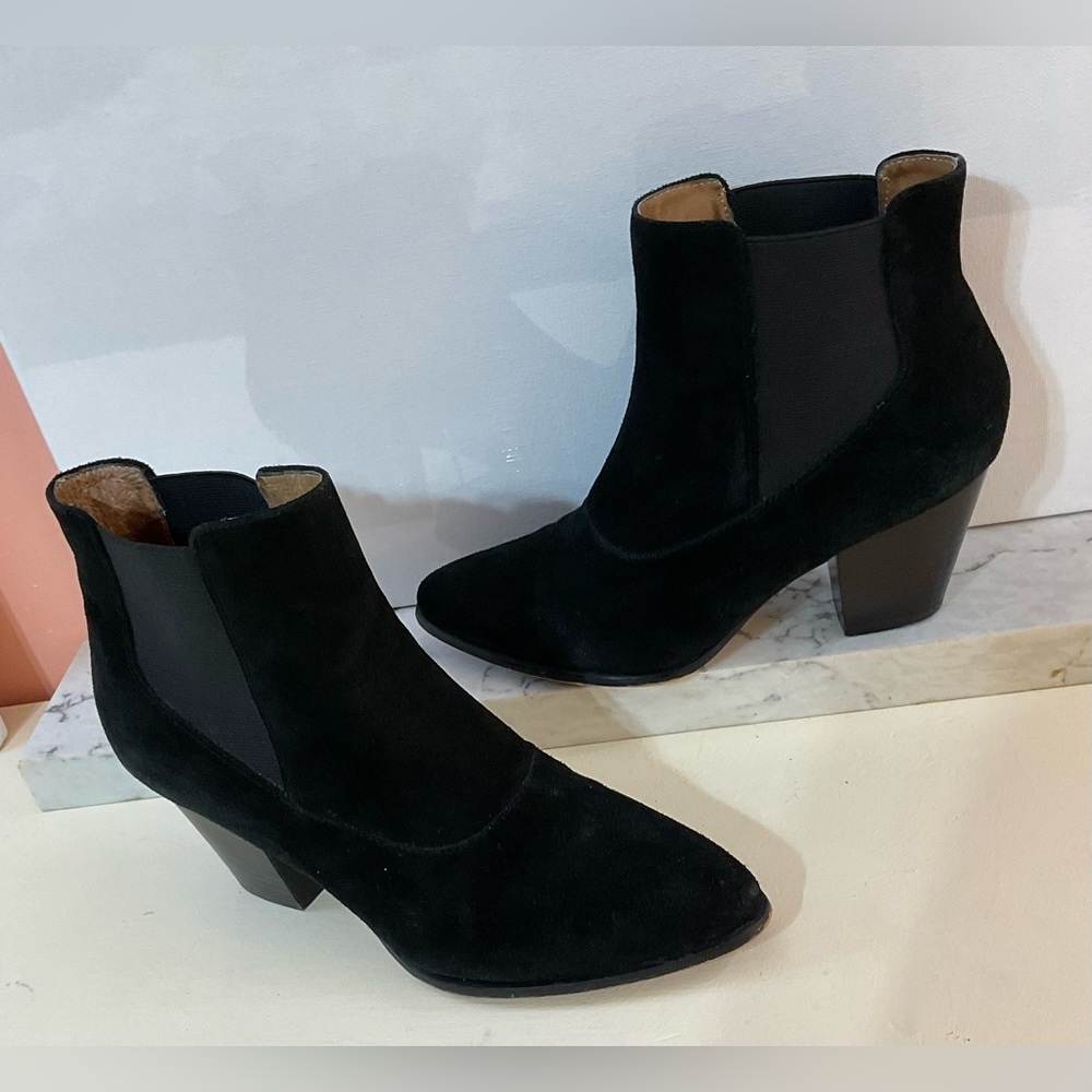 Corso Como CN32 Black Soft Suede Leather 2.75” Heeled Booties Sz 8M Retail $160.